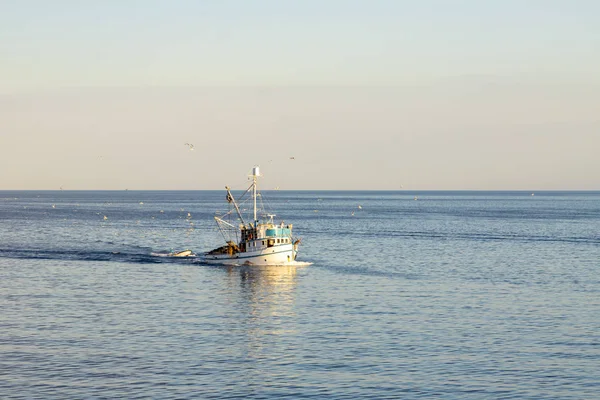 Bateau Pêche Mer Par Une Journée Ensoleillée Croatie — Photo
