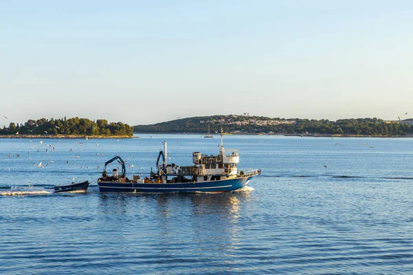 Barco Pesca Mar Día Soleado Croacia —  Fotos de Stock