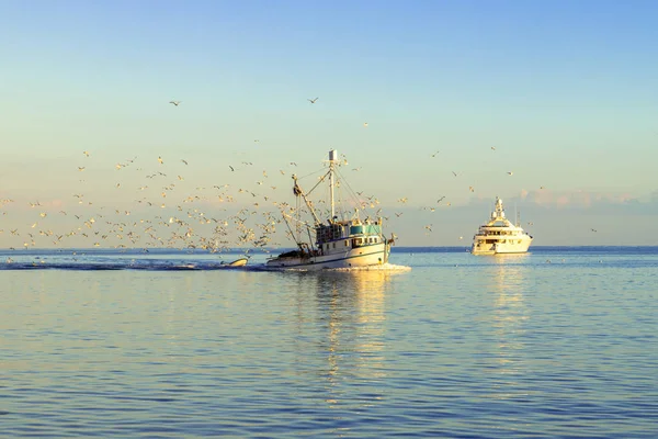 Bateau Pêche Mer Par Une Journée Ensoleillée Croatie — Photo