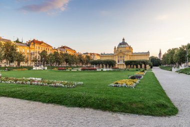 Güneşli bir günde, Zagreb Kral Tomislav park