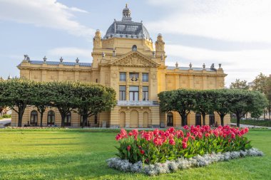Güneşli bir günde, Zagreb Kral Tomislav park