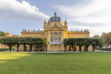 Güneşli bir günde, Zagreb Kral Tomislav park