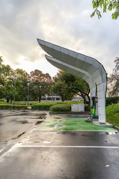 Zagreb, Hırvatistan için elektrikli otomobil için boş şarj istasyonu