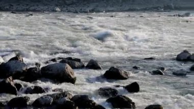 Bir nehir rapids sabah paning