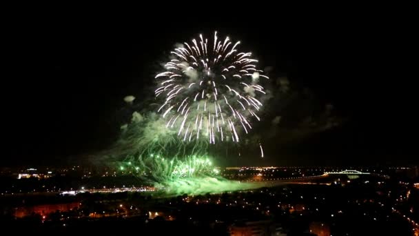 Πυροτεχνήματα Βράδυ Στο Ζάγκρεμπ Στο Φεστιβάλ Πυροτεχνημάτων — Αρχείο Βίντεο