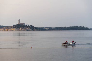 Sabahleyin Rovigno 'dan önce balıkçı.