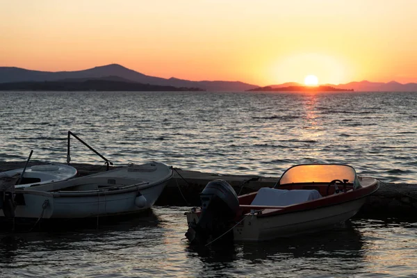 Kleines Speedboot Einer Kleinen Marina Bei Sonnenuntergang Kroatien — Stockfoto
