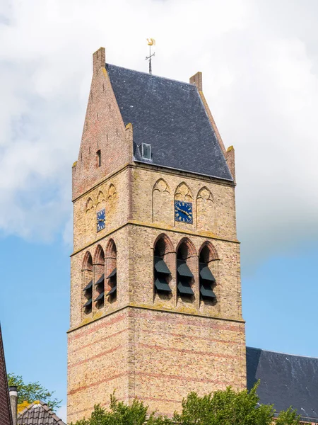 Martinikerk 가톨릭 세인트 Bolsward 프리슬란트 네덜란드의 마을에서 — 스톡 사진
