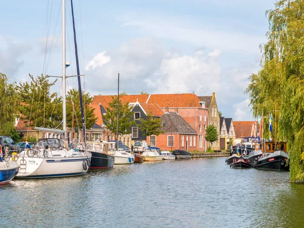 Harbour Boats Quayside Historic Houses Old Town Makkum Friesland Netherlands — Stock Photo, Image