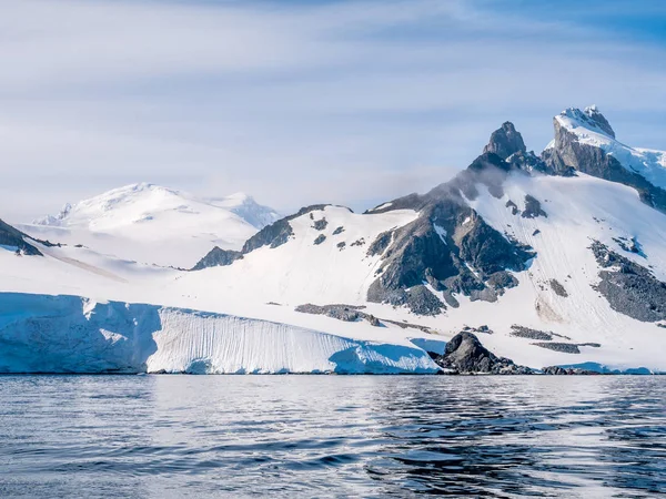 Pessoas Caminhando Encosta Pico Spigot Península Arctowski Península Antártica Antártica — Fotografia de Stock