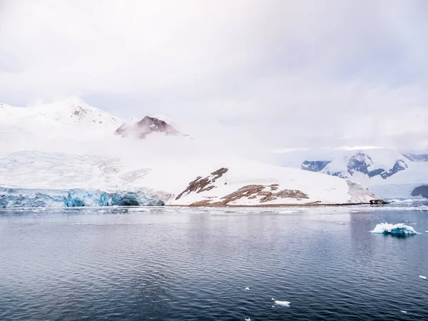 Neko Harbour Bay Med Tält Snö Campingen Andvord Bay Arctowski — Stockfoto