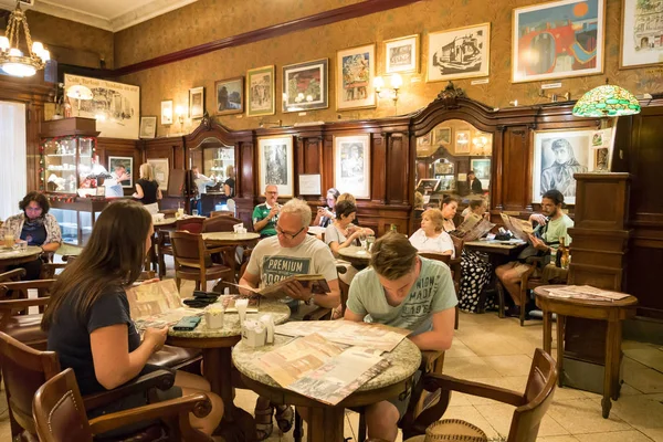 Buenos Aires Argentina Ene 2018 Personas Cafetería Tortoni Avenida Mayo — Foto de Stock