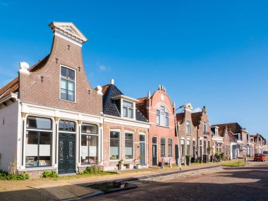 Workum, Hollanda - 5 Ekim 2017: Satır Workum eski kasaba Friesland, Hollanda tarihi evlerin