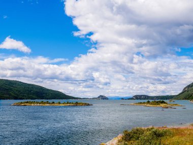 Beagle Kanalı için Lapataia Bay, Terra del Fuego Milli Parkı yakınındaki Ushuaia, Patagonia, Arjantin görünümü