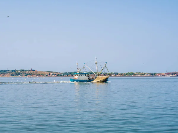Waddenzee Nederland Augustus 2018 Shrimp Trawler Visserij Voor Kust Kust — Stockfoto