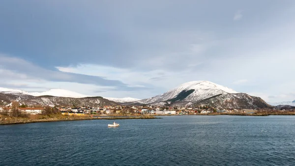 Panoramautsikt Över Melbu Village Hadseloya Från Hadselfjorden Nordland Norge — Stockfoto