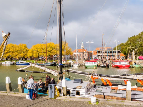 Enkhuizen Nederland Oktober 2017 Mensen Traditionele Zeilboot Buitenhaven Van Historische — Stockfoto