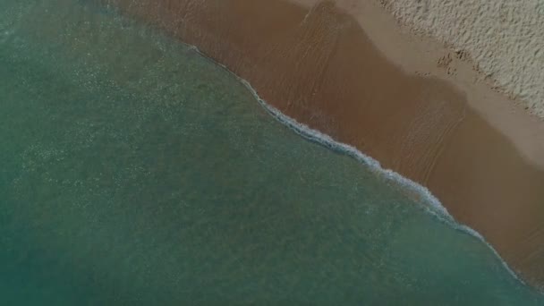 Vista Aérea Playa Arena Las Olas Agua Mar — Vídeos de Stock