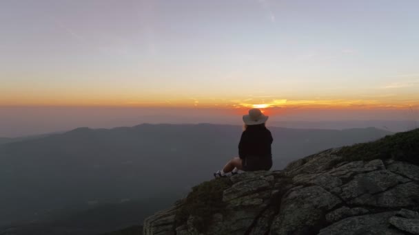 Young Nomad Travel Blogger Adventurous Tourist Woman Sits Edge Cliff — Stock Video