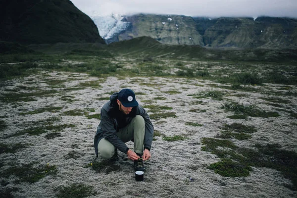 Wanderer oder Tourist auf Islandtour unterwegs — Stockfoto