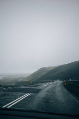 İzlanda epik yol sahne araba penceresinden