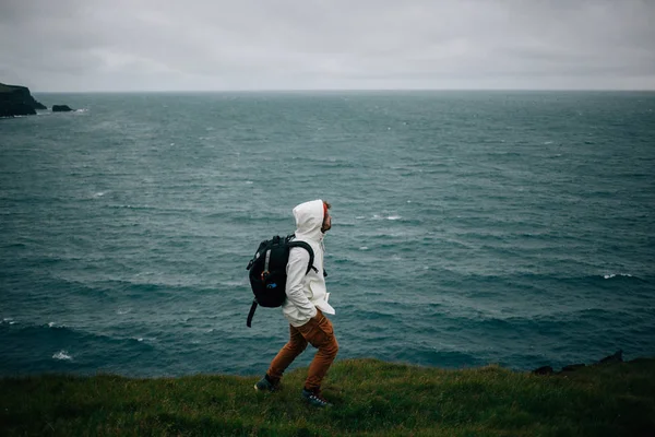 Fotógrafo ou turista em iceland paisagem fria — Fotografia de Stock