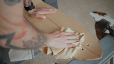 Kaykaycı Atölyesi'nde DIY yönetim kurulu regrips