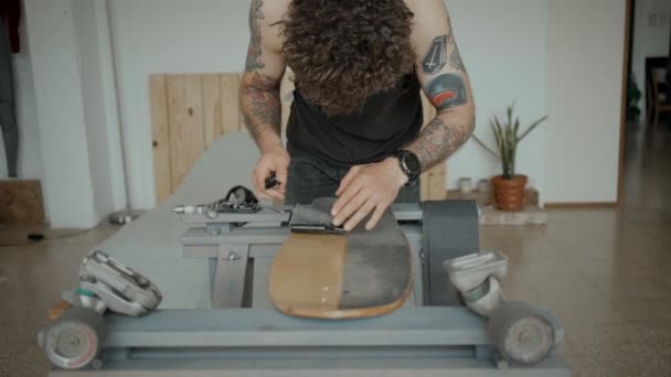 Skateboarder regrips board diy at workshop — Stock Footage Skateboarder regrips board diy at workshop Stock Footage