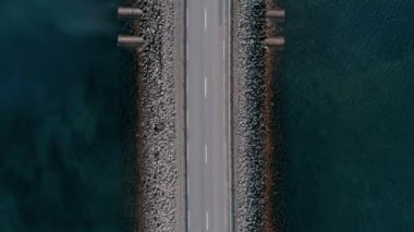 Düz yol veya İzlanda'daki köprü görünümü