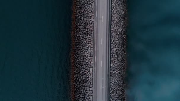 Vue de la route droite ou du pont en iceland — Video