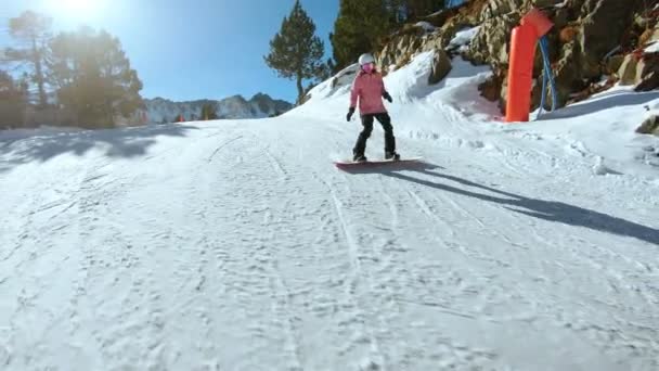 Young hipster female snowboarder on sunny slope — Stock Video