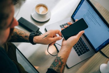 Kentsel adam harici güç bankasına telefon fiş