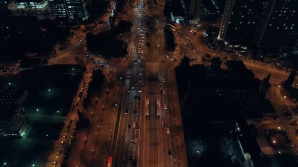 Night antenn skott av upptagen stadstrafik liv — Stockvideo
