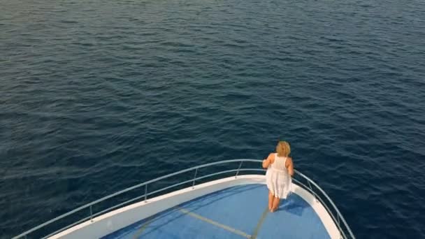 Woman on luxury private yacht in maldives ocean — Stock Video