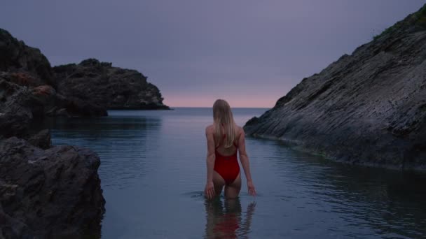 Woman in red bikini on empty paradise beach — Stock Video