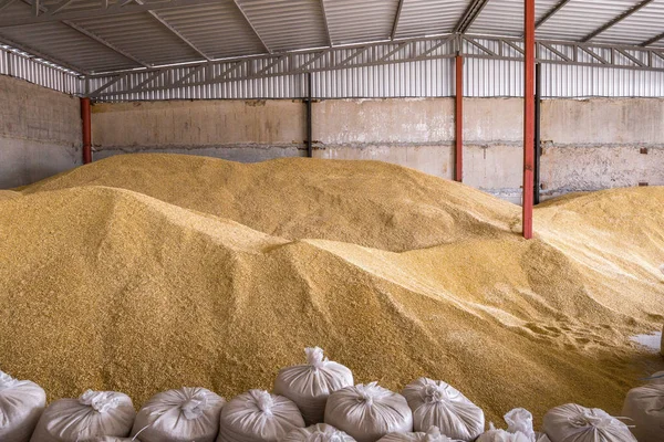 Stapel Hoopjes Van Tarwe Granen Zakken Molen Opslag Graanelevator — Stockfoto