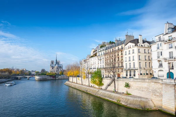 Catedral Notre Dame París Soleada Tarde Otoño Embankment Seine River —  Fotos de Stock