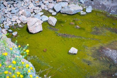 Granit taş ocağı açık Ocak madenciliği muhteşem manzarası. İşlem üretim taş ve çakıl. Yeraltı ocağında.