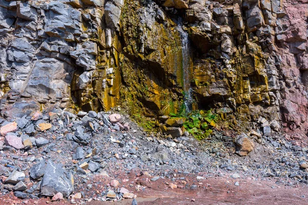 Granit taş ocağı açık Ocak madenciliği muhteşem manzarası. İşlem üretim taş ve çakıl. Yeraltı ocağında.