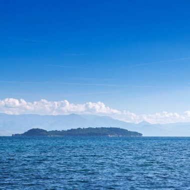 Muhteşem romantik yaz panoramik deniz manzarası. Yelkenli yat 