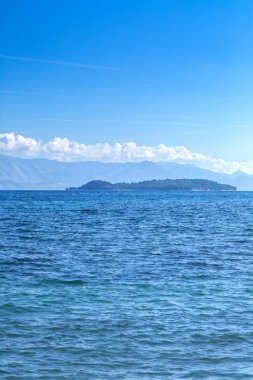 Muhteşem romantik yaz panoramik deniz manzarası. Yelkenli yat 