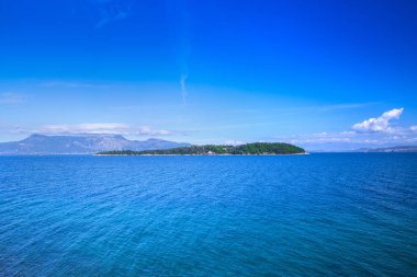 Muhteşem romantik yaz panoramik deniz manzarası. Yelkenli yat 