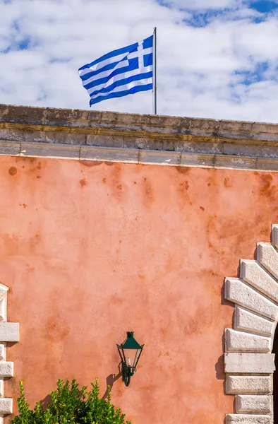 National flag of Greece on the flagpole sky background. Somewher — Stock Photo, Image