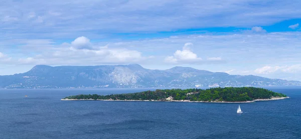 Nádherný romantický letní panoramatický plášť. Plachetnice — Stock fotografie