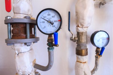 Küçük gaz kazan evinin teknolojik donanımı. Wat için borular