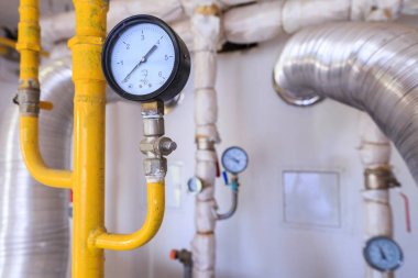 Küçük gaz kazan evinin teknolojik donanımı. Gaz boruları