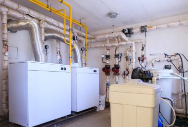 Küçük gaz kazan evinin teknolojik donanımı. Gaz boruları