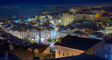 Güzel bir gece uzun pozlama hava şehir manzarası. Histor görünümü