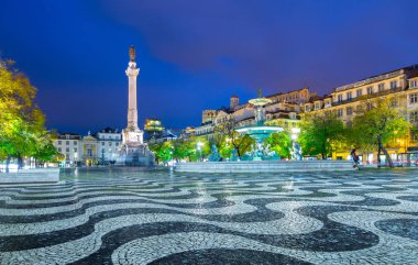 Jacara ile çevrili Avrupa'nın en güzel meydanlarından biri