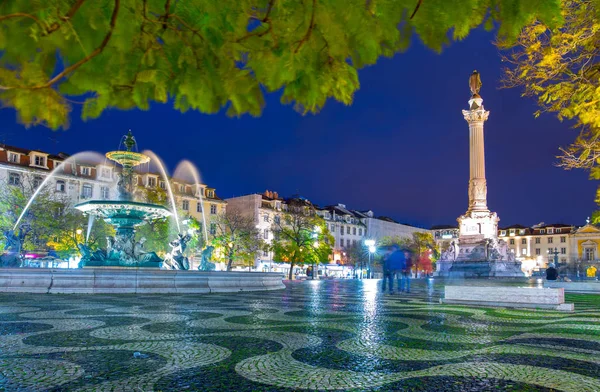 Jeden z najpiękniejszych placów w Europie otoczony jacara — Zdjęcie stockowe